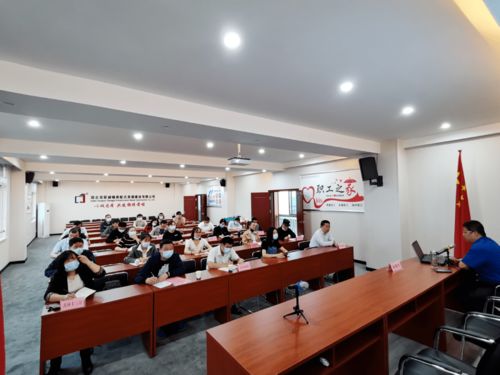 縣產(chǎn)業(yè)發(fā)展服務(wù)中心推動(dòng)黨史學(xué)習(xí)教育深入企業(yè)，助力服務(wù)升級(jí)